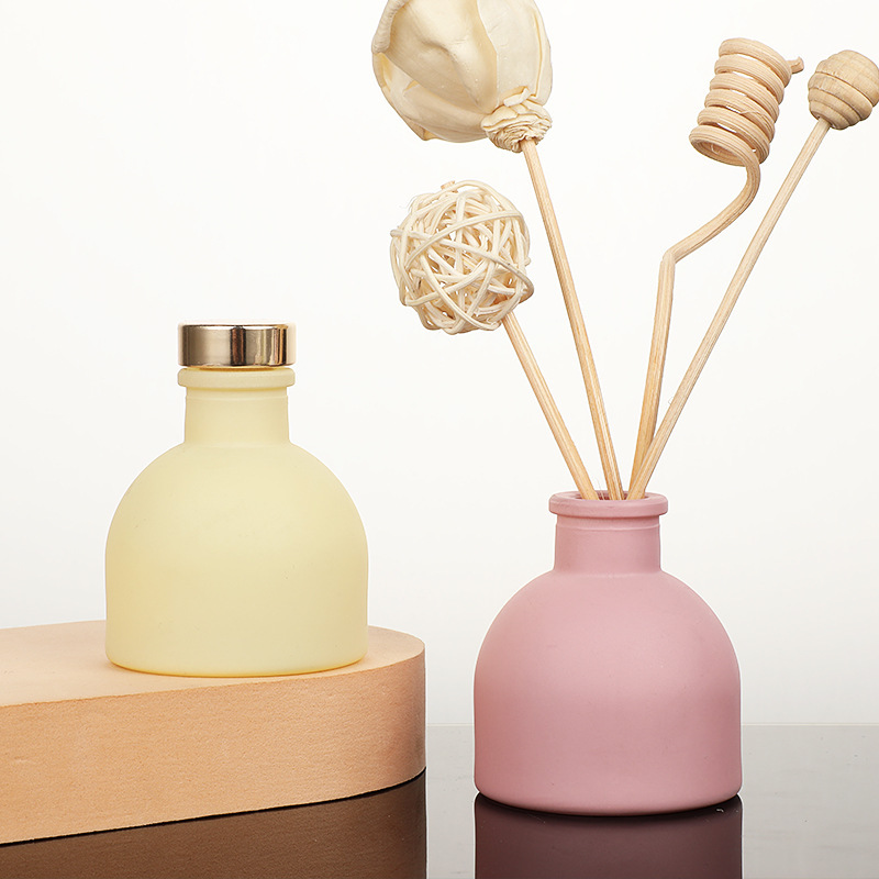 Home Fragrance Bottle - 1pc 50 ミリリットル空のピンク/ホワイト/イエロー/ブラックアロマセラピーディフューザーボトルリードディフューザーガラスボトルホームフレグランスオイルギフトセット