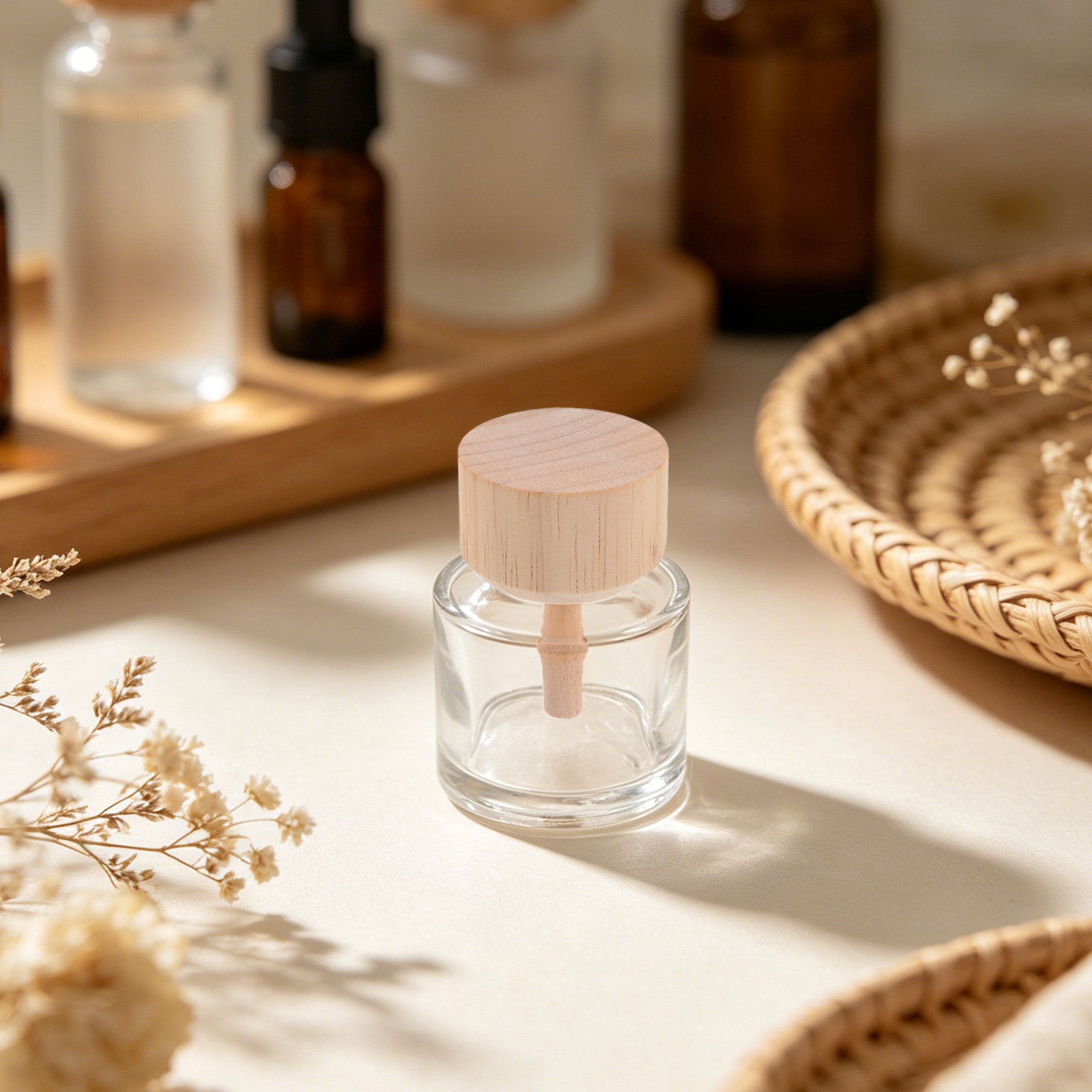 Home Fragrance Bottle - 2個入りクリアガラス製リードディフューザーボトル、詰め替え可能なアロマセラピーボトル、木製キャップ、エッセンシャルオイル用ホームフレグランスディフューザー容器